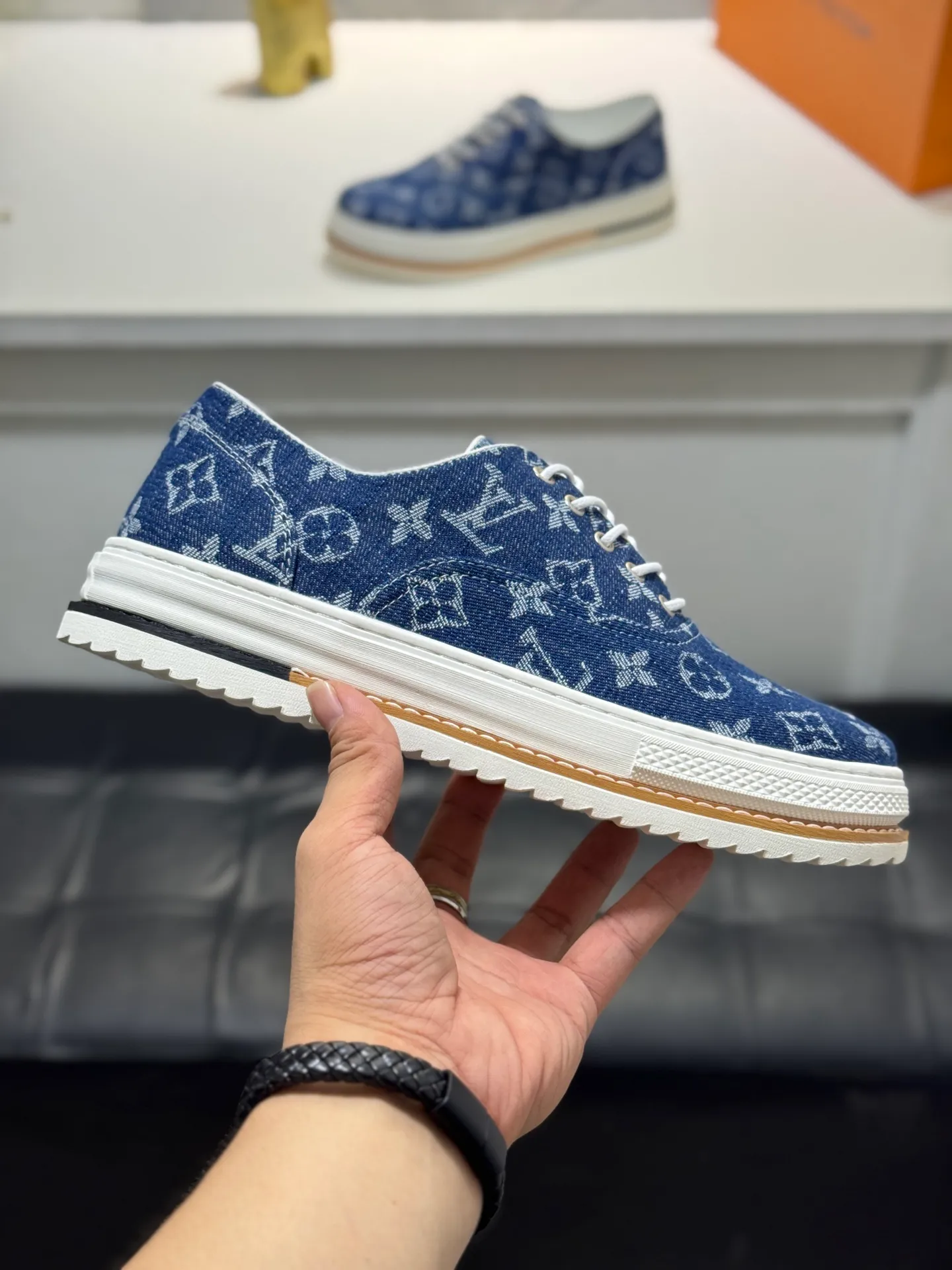 Men's shoes 💰400 [New style] 🌂🌂Top original order - Louis Vuitton®️ Trendy and fashionable yet low-key men's casual shoes, LV special fabric pattern on the upper, comfortable and breathable, sheepskin lining, original rubber outsole, 3 colors available ~ a must-have for sportsmen. Size: 38-44 (45 customized